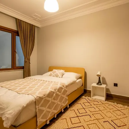Spacious And Comfy 2br In The Heart Of Cihangir شقة
