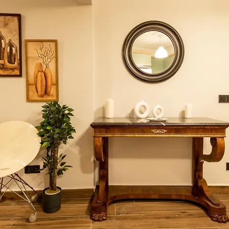 Spacious And Comfy 2br In The Heart Of Cihangir *