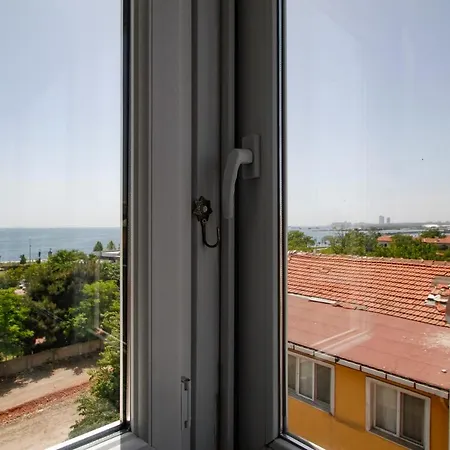 Boutique California Hotel 2*