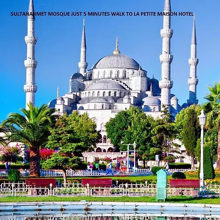 لا بيتيت ميزون فندق 2*