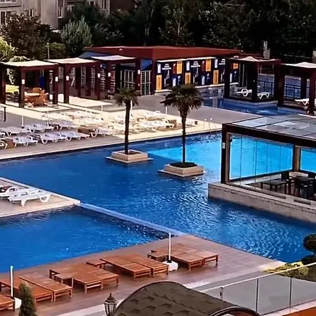 Beylikduzu Huzurlu Aile Yasam Sitesi Ful Donanimli Ev Apartment