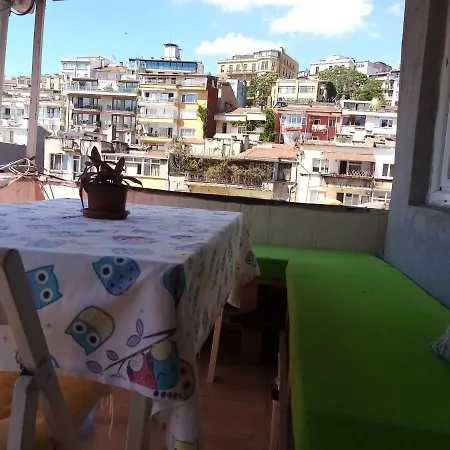 Taksimde Harika Terasli Kismi Deniz Manzarali Daire