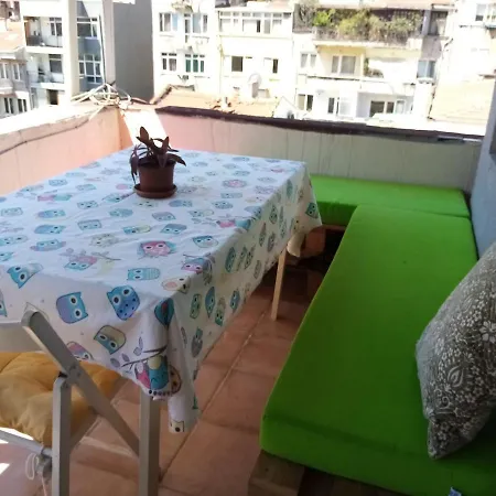 Taksimde Harika Terasli Kismi Deniz Manzarali Daire