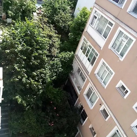 Appartement Taksimde Harika Terasli Kismi Deniz Manzarali Daire Istanboel
