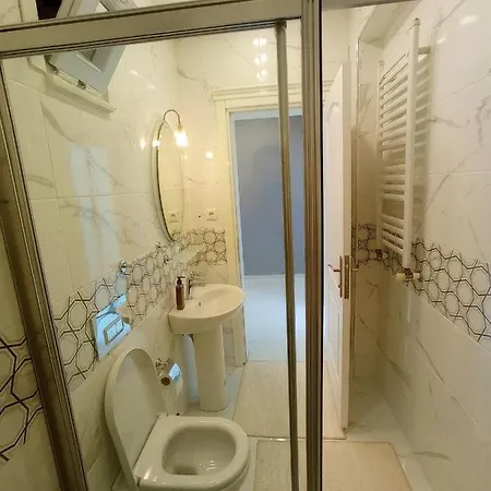 Sweet In Historical Area Apartment *