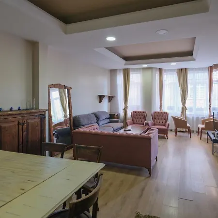 Apartment Family House At The Taksim Square *