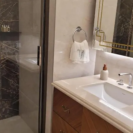 Apartment High -monthly Rental- Mall Of