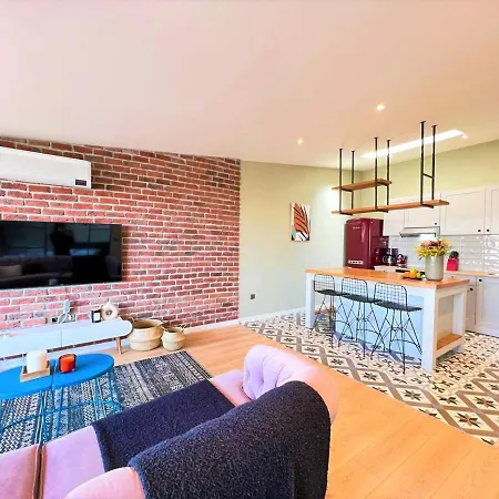 Wonder Homes - Charming Designer Rooftop Terrace With Sea View, At Taksim