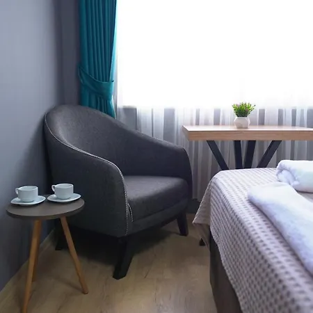 Luka Hotel *