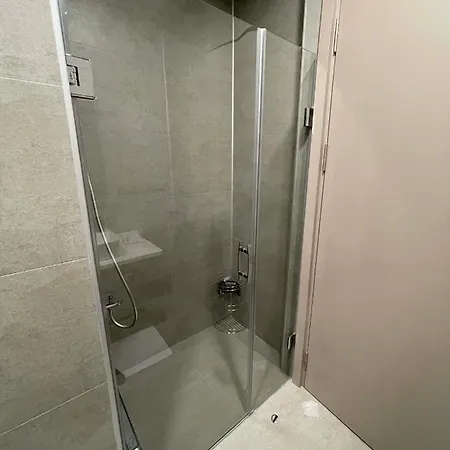 Modern 1-bedroom Near Mall Of - 105 Gunesli 10