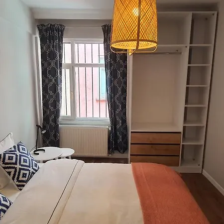 Brand New Luxuries 3-bedrooms In The Center Lägenhet