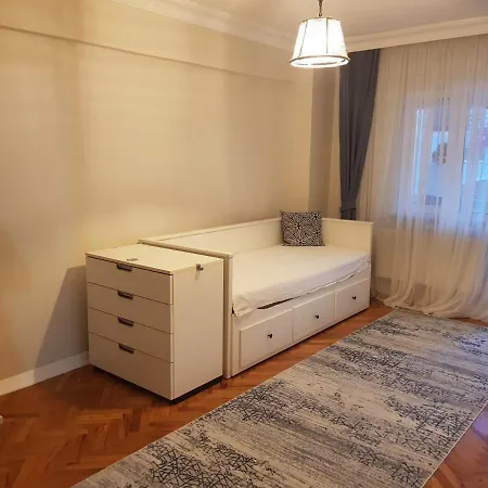 Apartament 5 Minutes To Subway Stambuł