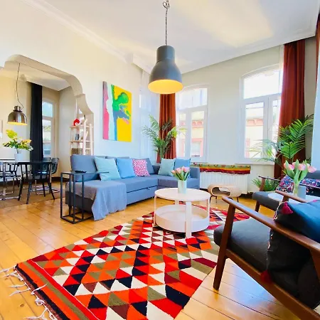 Building Near Galata Tower With Great View In Beyoglu Appartement Istambul