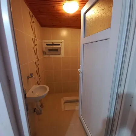 Apartment Girls Apart Only Women Please No Men *