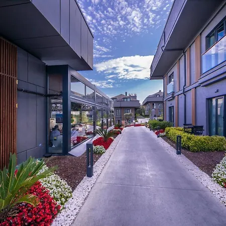 Hotel Menalo Premium Airport