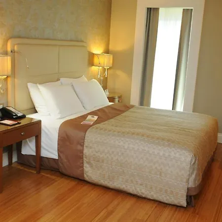 Otel Ramada By Wyndham Asia