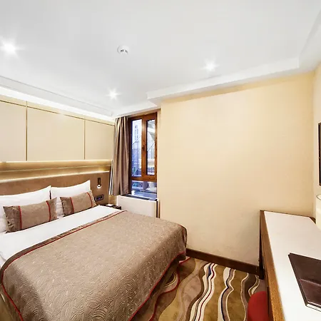 Hotel Grand De Pera 4*