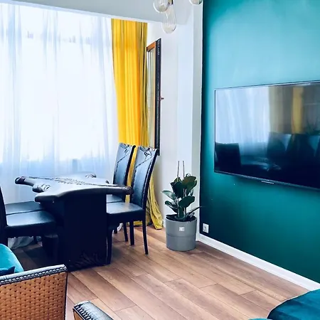 New Renovated 3 Bedroom 2 Bathroom Laleli Apartment
