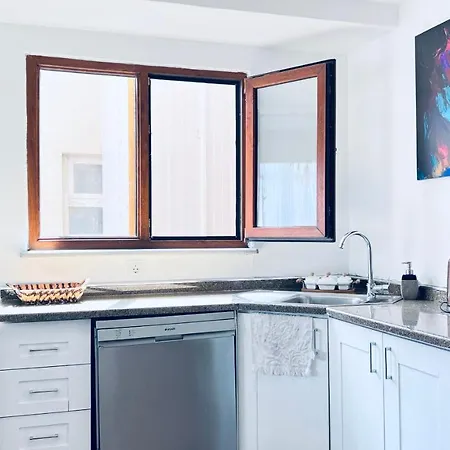 New Renovated 3 Bedroom 2 Bathroom Laleli Apartment *