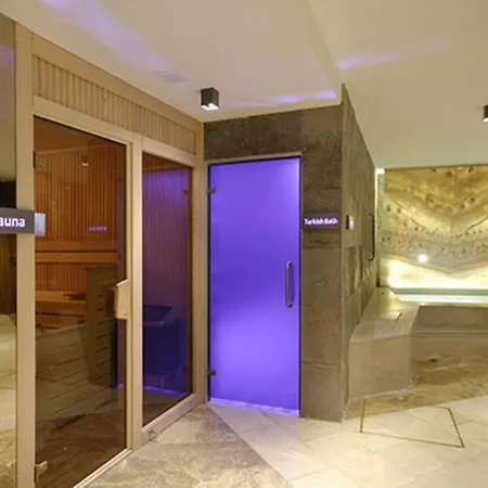 Hotel Tulip & 4*