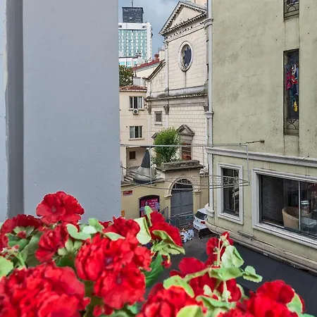 Iq Taksim Apartment