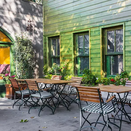 Garden House - Special Class Hotel