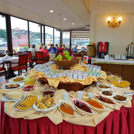 Amber & 4* İstanbul
