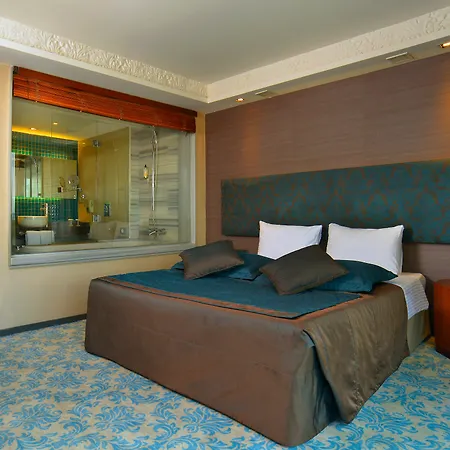 Pera Tulip & Hotel 4*