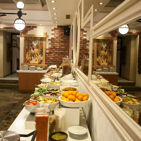 Hotel Pera Tulip & 4*