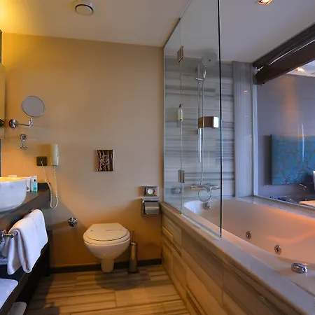 Pera Tulip & Hotel 4*