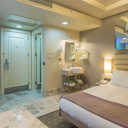 Hotel Ramada By Wyndham Pera Taksim 5*