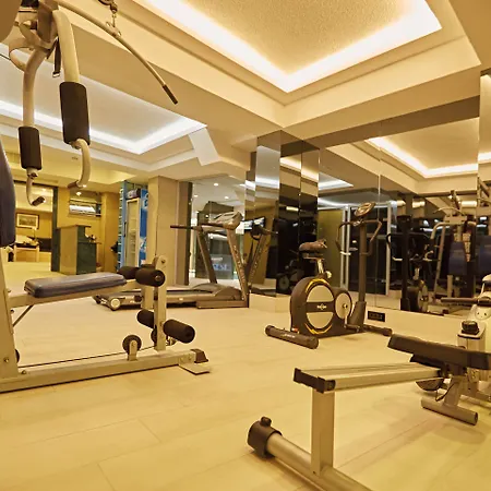Ilkbal Deluxe &spa מלון