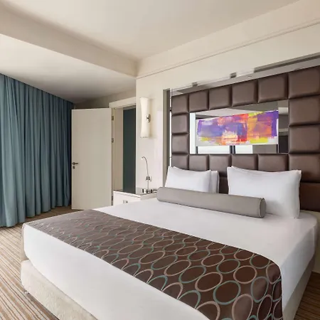 Hotel Ramada Plaza By Wyndham Tekstilkent