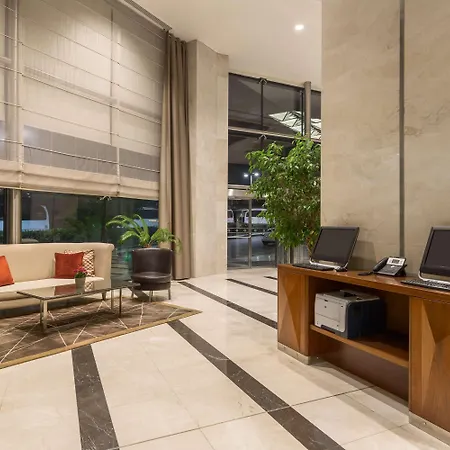 Ramada Plaza By Wyndham Tekstilkent מלון 5*