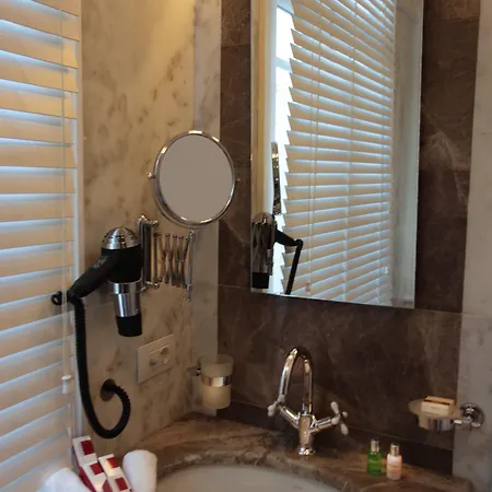Ξενοδοχείο Corinne Art & Boutique 4*