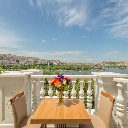Ramada By Wyndham Istanbul Golden Horn 4*