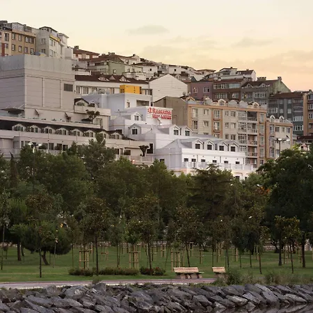 Ramada By Wyndham Istanbul Golden Horn Hotel 4*