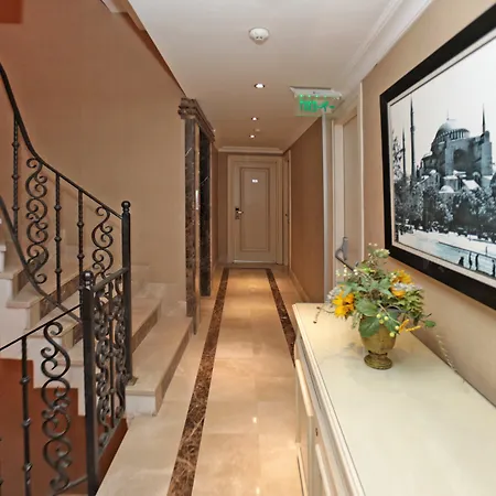 Raymond Old City 4*