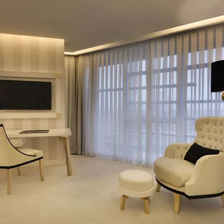 Ramada & Sisli Hotel 4*