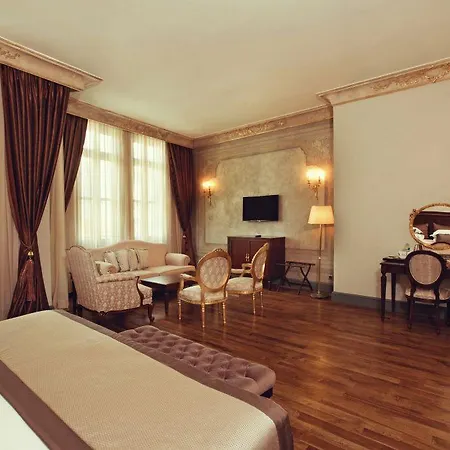 Palazzo Donizetti - Special Class מלון 4*