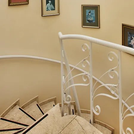 Gallery & Nisantasi Hotel 3*