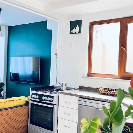 New Renovated 3 Bedroom 2 Bathroom Laleli Apartament Istanbul