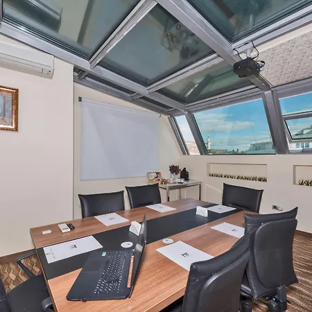 Hotel Vicenza Old City 4*