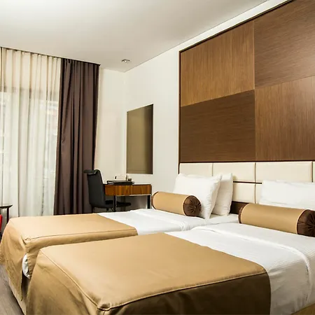 Dora Hotel 4*