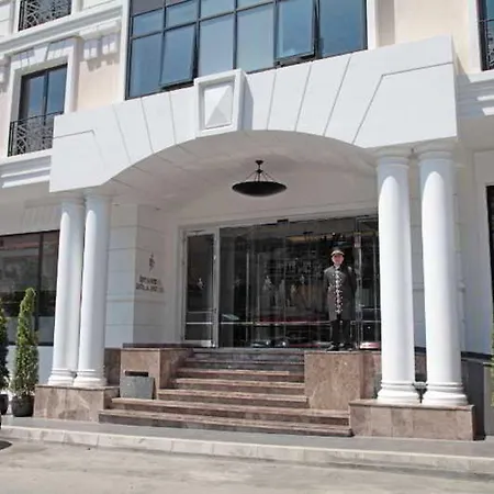 Hotel Dora 4*