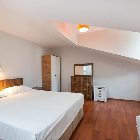 Dualis 2* Estambul