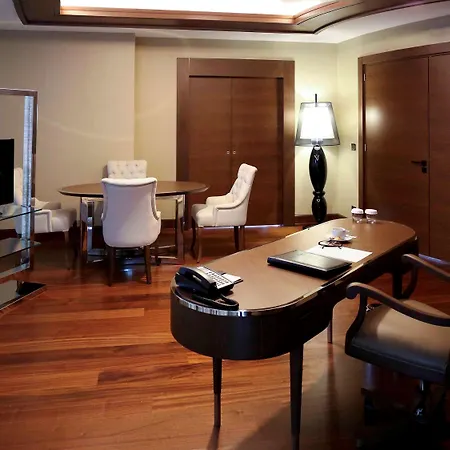 Pullman & Convention Center Otel 5*