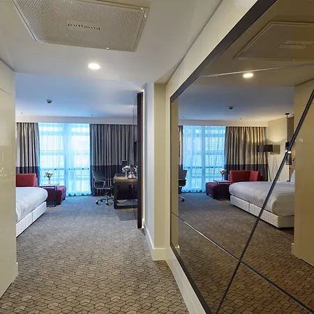 Otel Pullman & Convention Center 5*