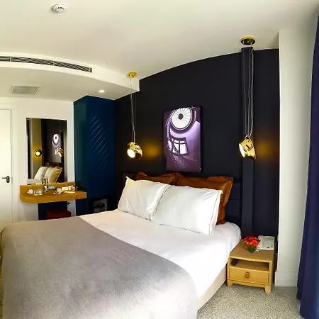Hotel Maroon Tomtom