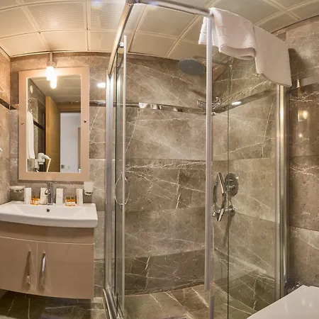 Hotel Grand Pamir 3*